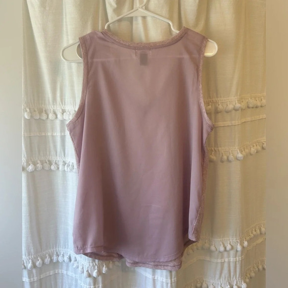 Old Navy lavender sleeveless top mixed-media v neck semi sheer in back size M - Picture 4 of 6